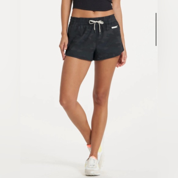 💫Vuori Women’s Clementine Shorts 2.0, Small, Black Camo, Gently Worn! - Picture 3 of 12